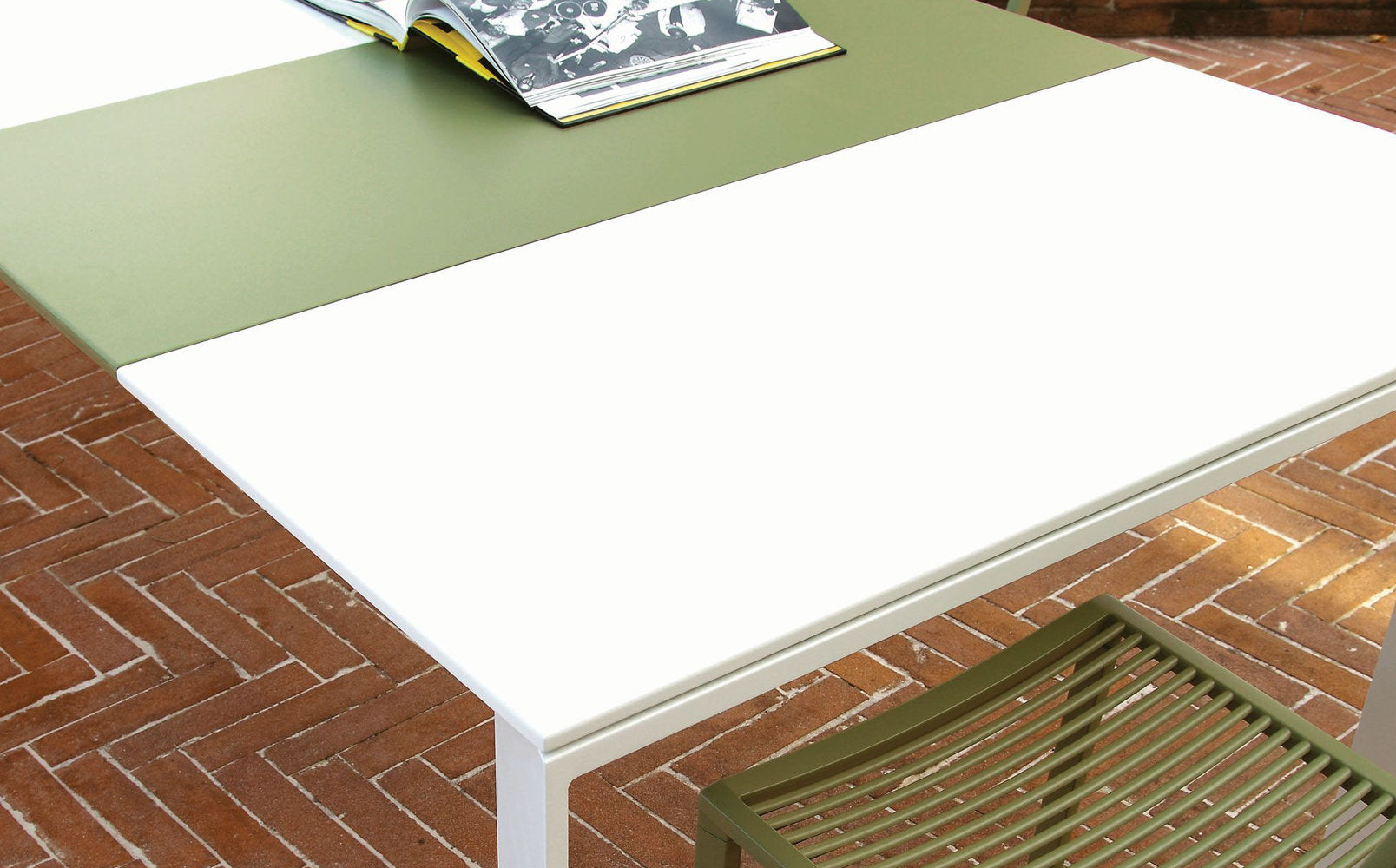 Grande Arche Extendable Table Two Sizes